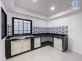 *****บ้านเดี่ยวมือสอง นนทบุรี ม.กฤษดานคร10 รัตนาธิเบศร์ เนื้อที่กว้างขวางมากถึง 71 ตร.ว. ฟังก์ชัน 4 ห้องนอน 4 ห้องน้ำ ที่จอดรถ 3 คัน บ้านสวย ตกแต่งสไตล์โมเดิร์น พร้อมเข้าอยู่ได้ทันที! โครงการตั้งบนทำเลแห่งการเดินทาง ใกล้รถไฟฟ้าสายสีม่วง "สถานีสามแยกบางใหญ่" และจุดขึ้นทางด่วน "กาญจนาภิเษก" จองด่วน!